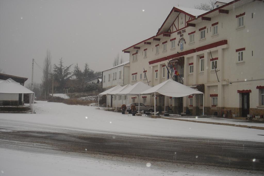 Hotel Los Perales Пуэбла-де-Санабриа Экстерьер фото
